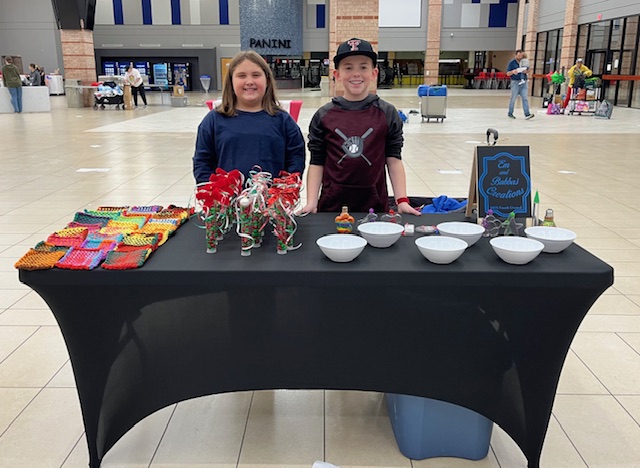 Em and Bubba’s Creations Landon (14) and Emerson (11) are the owners of Em and Bubba’s Creations! Their create-your-own sand art booth...